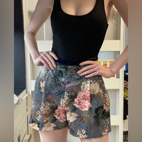 ZARA Silk Shorts EUC SZ M - Picture 9 of 9